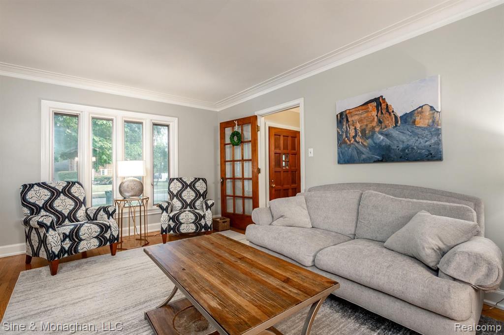 1015 Hawthorne Road Grosse Pointe Woods, MI 48236 - Photo 5 of 40