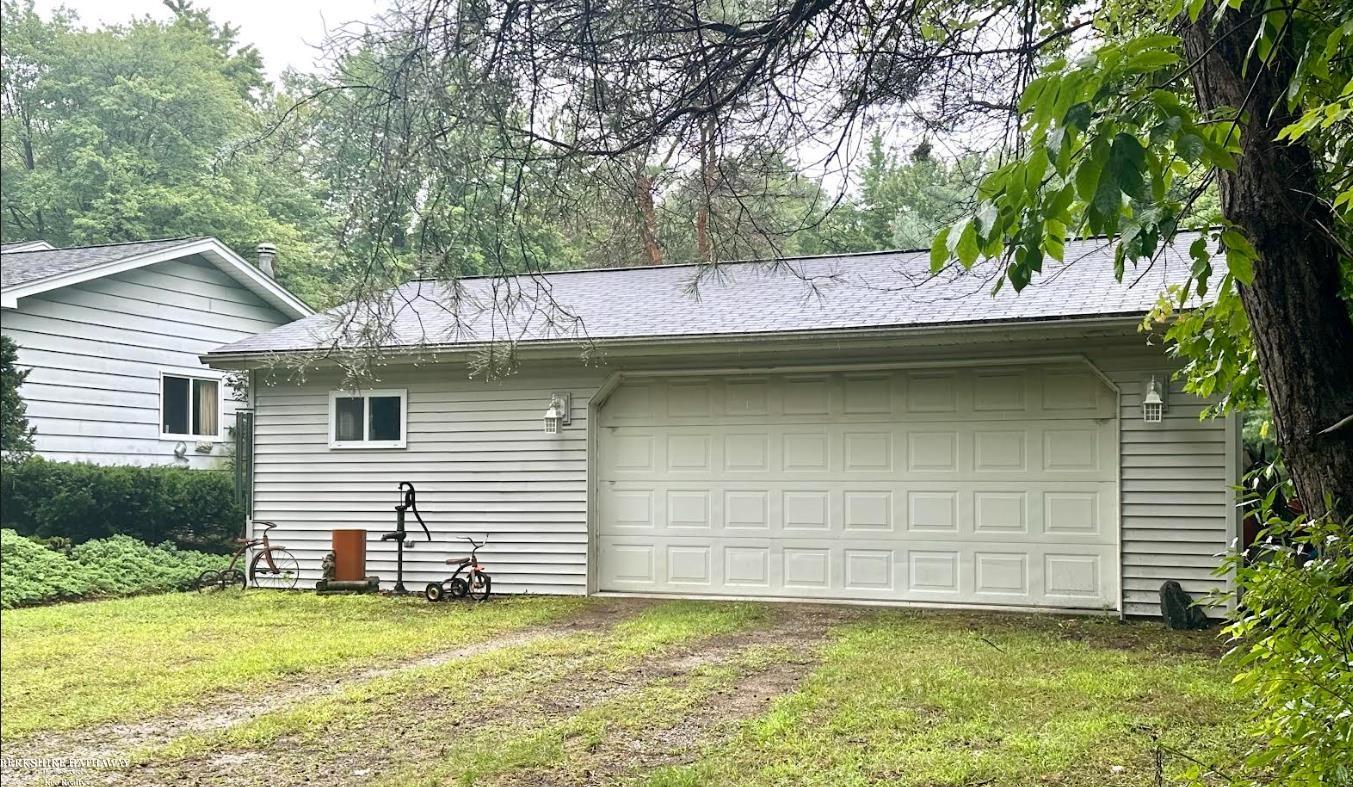 6287 Millington Road Millington, MI 48746 - Photo 2 of 19 50186317-15a89604-531a-43d6-8ddc-0c1697c7f597.JPG