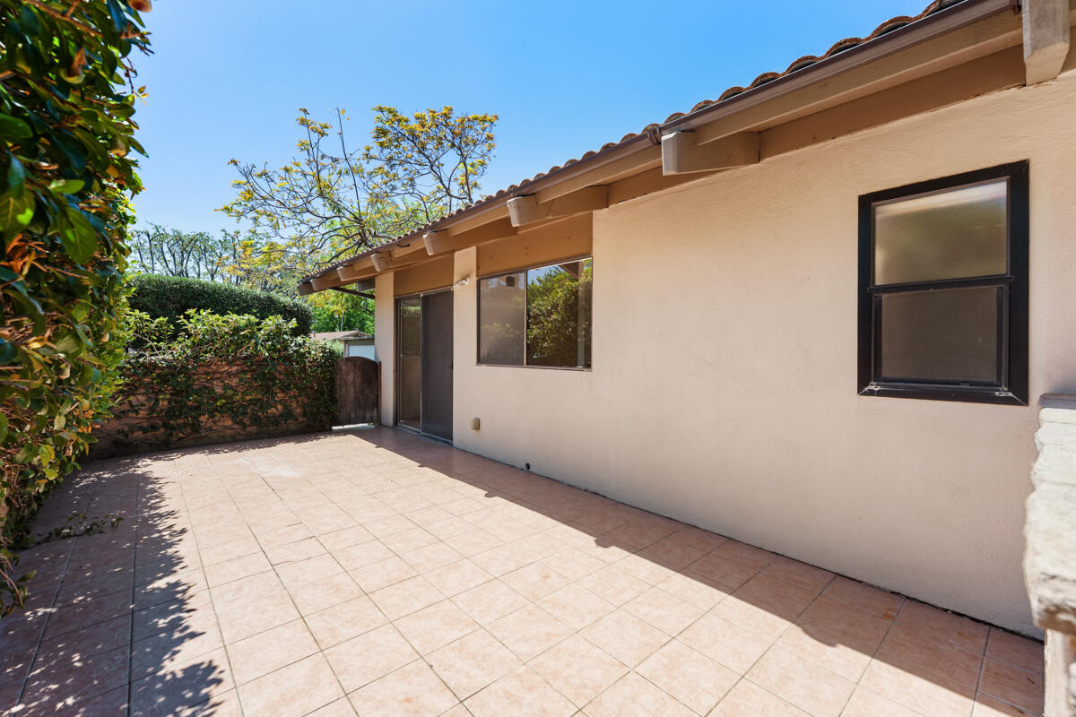 555 North La Cumbre Road Santa Barbara, CA 93110 - Photo 11 of 15 back patio