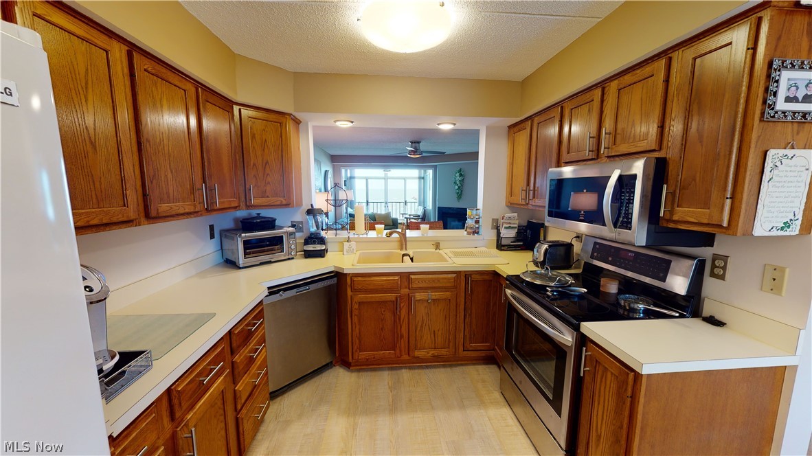 1909 East Harbor Road, Unit 201E Port Clinton, OH 43452 - Photo 11 of 20 Kitchen