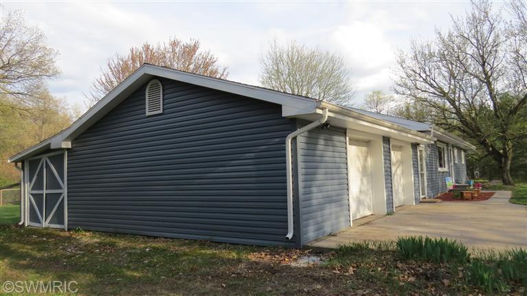 71233 State Line Road Edwardsburg, MI 49112 - Photo 3 of 16 Additional Photo