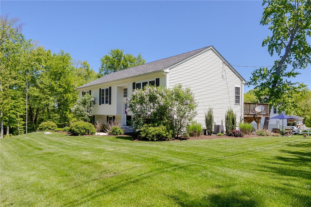 156 Mendon Road North Smithfield, RI 02896 - Photo 4 of 42