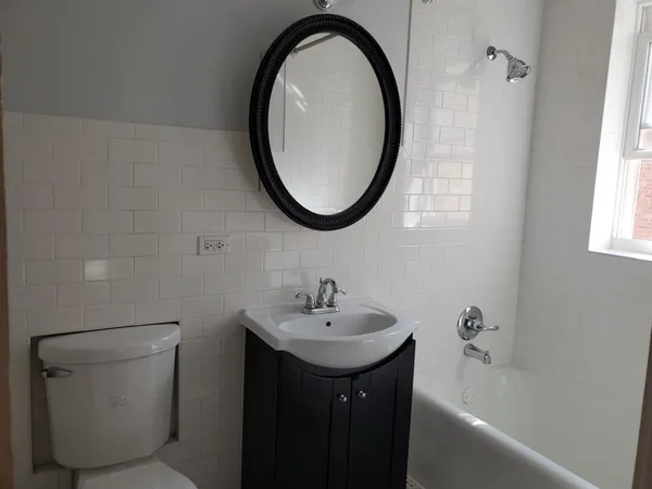 $1,570 | 804 Elmwood Avenue, Unit 2S, Evanston, IL 60202