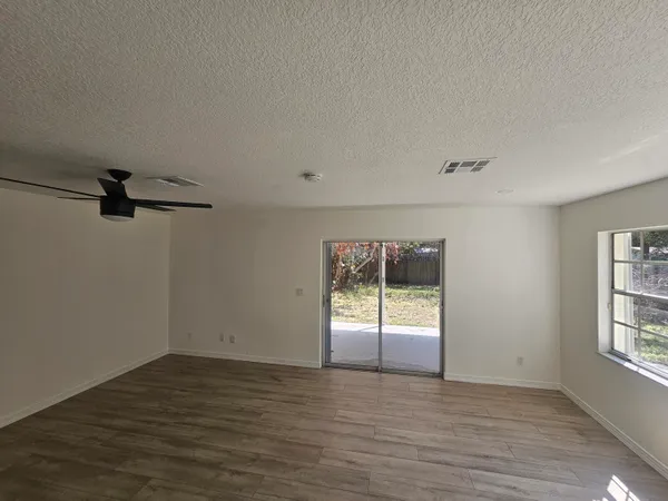 $2,300 | 1408 36th Avenue, Unit 1408, Vero Beach, FL 32960