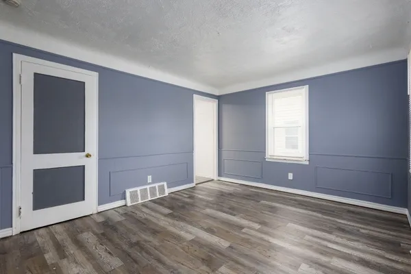 $1,300 | 19435 McCormick Street, Detroit, MI 48224