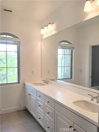 $6,000 | 62 Acorn, Irvine, CA 92620