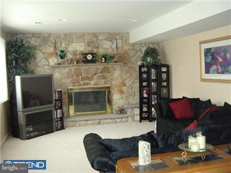 104 Tulip Road Southampton, PA 18966 - Photo 4 of 12 Family Room
