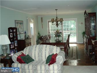104 Tulip Road Southampton, PA 18966 - Photo 8 of 12 Living Room