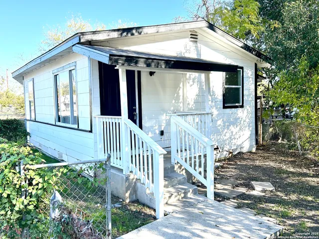 $975 | 310 Finton, Unit B, San Antonio, TX 78204