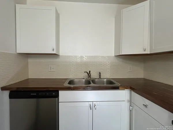 $950 | 310 Finton, Unit B, San Antonio, TX 78204