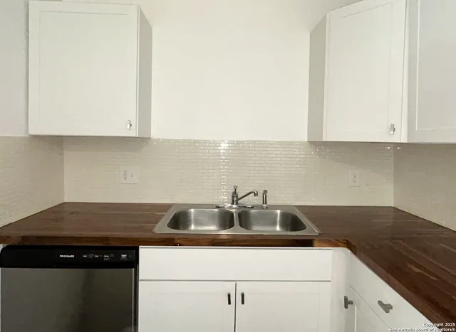 $975 | 310 Finton, Unit B, San Antonio, TX 78204