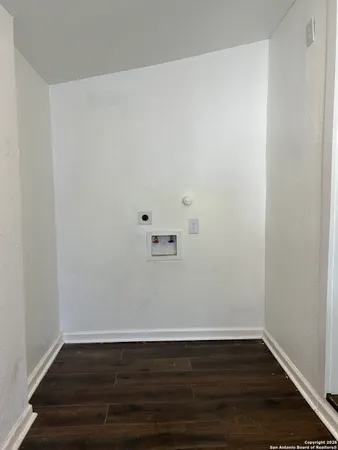 $950 | 310 Finton, Unit B, San Antonio, TX 78204