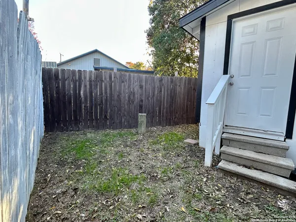 $950 | 310 Finton, Unit B, San Antonio, TX 78204