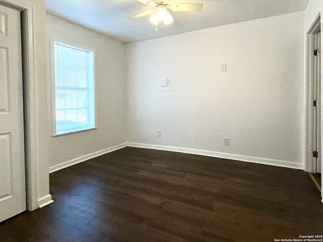 $975 | 310 Finton, Unit B, San Antonio, TX 78204