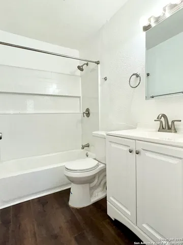 $975 | 310 Finton, Unit B, San Antonio, TX 78204