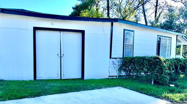 $950 | 310 Finton, Unit B, San Antonio, TX 78204