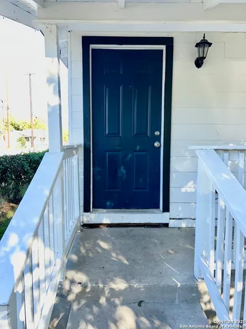 $975 | 310 Finton, Unit B, San Antonio, TX 78204