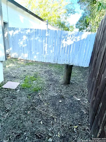 $975 | 310 Finton, Unit B, San Antonio, TX 78204