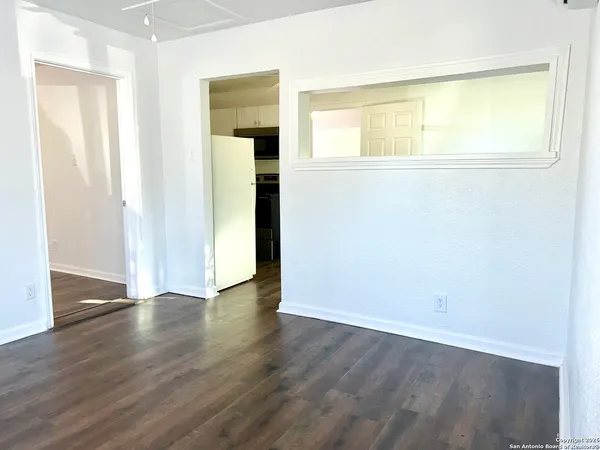 $950 | 310 Finton, Unit B, San Antonio, TX 78204