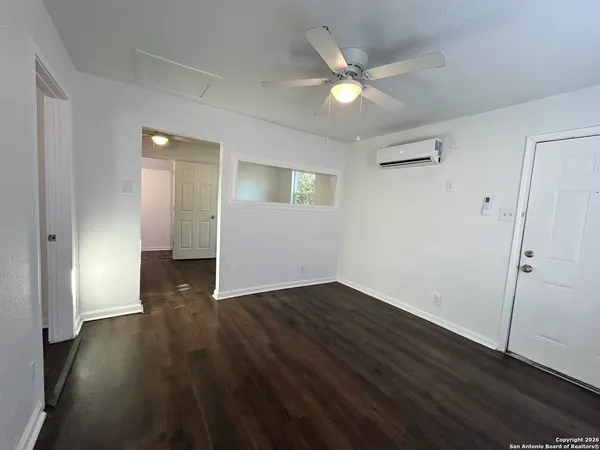 $950 | 310 Finton, Unit B, San Antonio, TX 78204