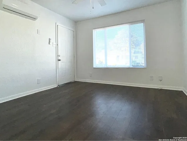 $975 | 310 Finton, Unit B, San Antonio, TX 78204