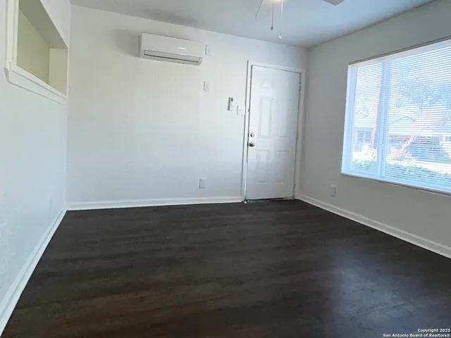 $975 | 310 Finton, Unit B, San Antonio, TX 78204