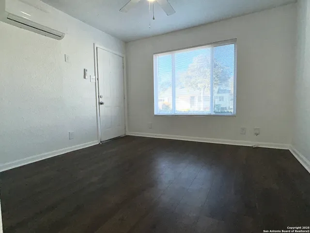 $975 | 310 Finton, Unit B, San Antonio, TX 78204