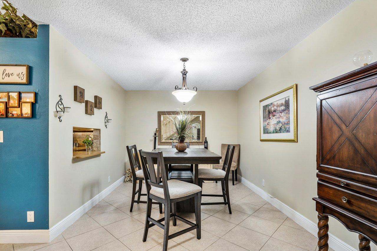 6850 Northwest 2nd Avenue, Unit 31 Boca Raton, FL 33487 - Photo 11 of 33 Formal Dining Room
