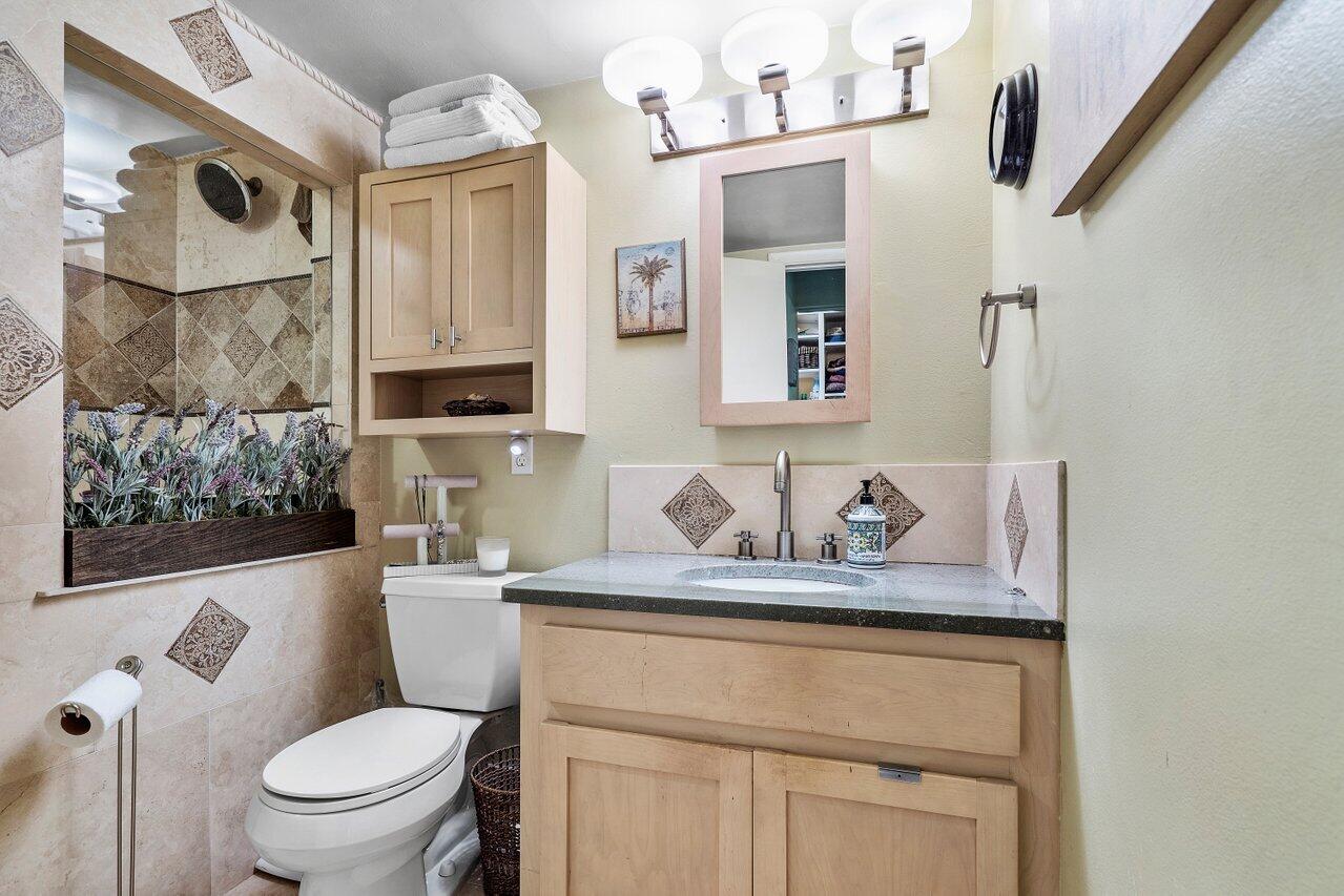 6850 Northwest 2nd Avenue, Unit 31 Boca Raton, FL 33487 - Photo 21 of 33 Master Bath
