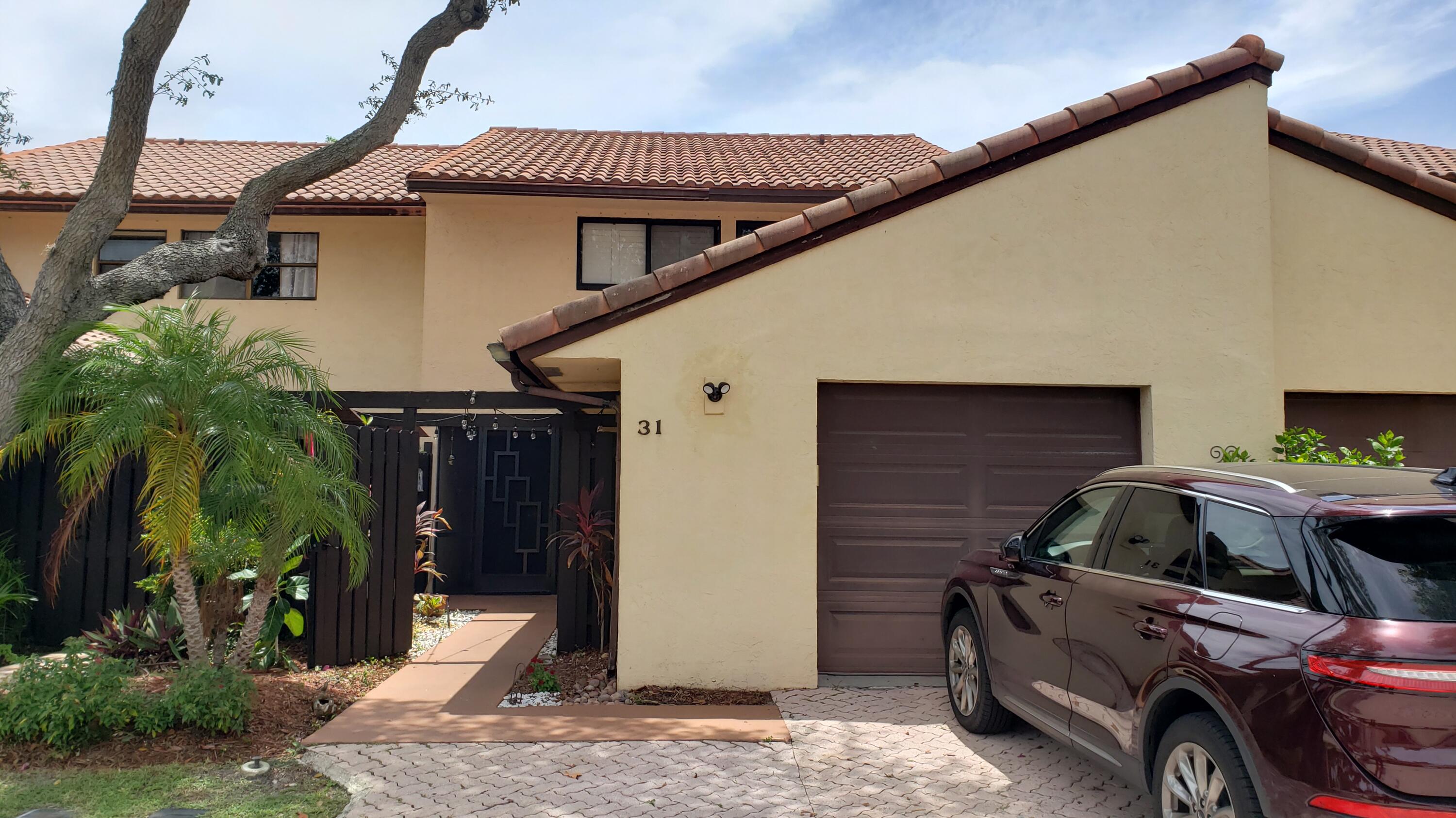 6850 Northwest 2nd Avenue, Unit 31 Boca Raton, FL 33487 - Photo 4 of 33 2 Car Driveway