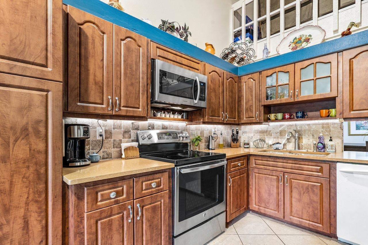 6850 Northwest 2nd Avenue, Unit 31 Boca Raton, FL 33487 - Photo 8 of 33 Remodeled Kitchen