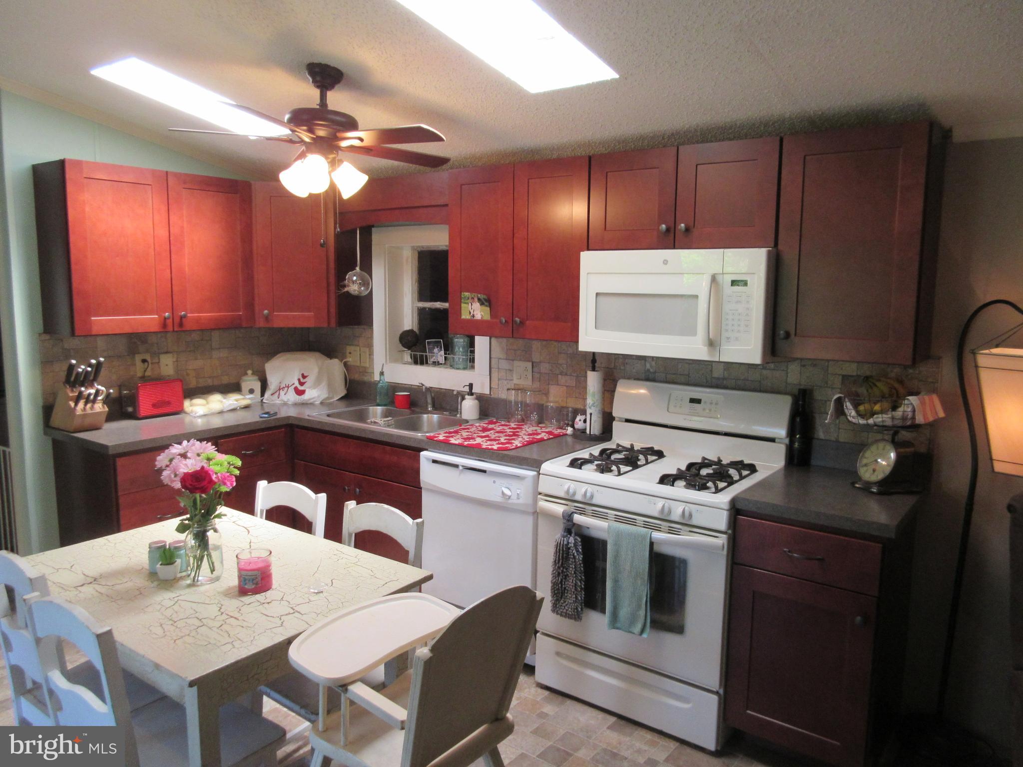 33 Spring Hill Road Bernville, PA 19506 - Photo 8 of 26 Kitchen