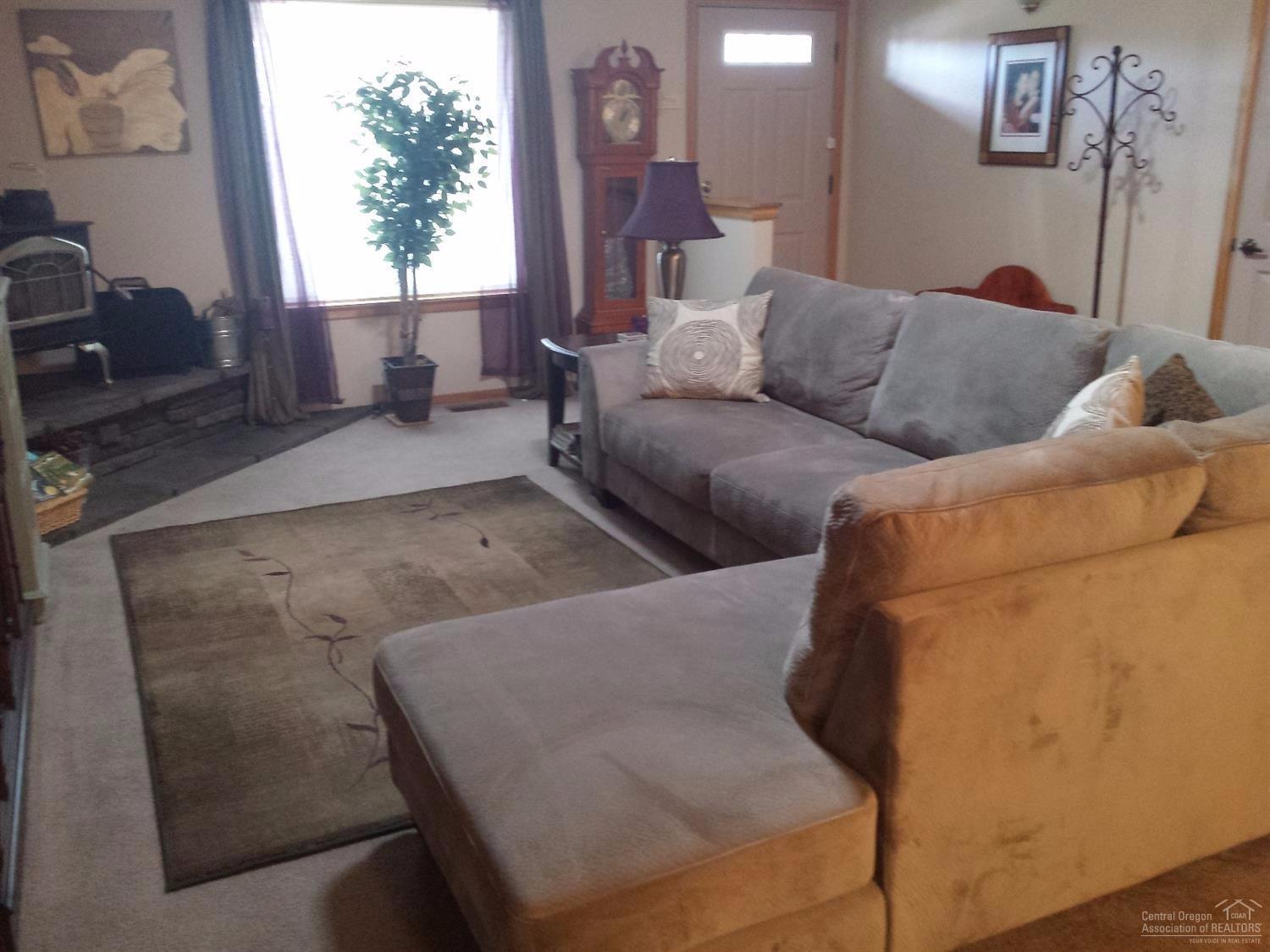 20533 Dylan Loop Bend, OR 97702 - Photo 4 of 25 LIVING ROOM