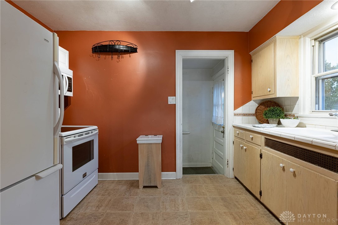 2934 Robin Road Dayton, OH 45409 - Photo 8 of 26