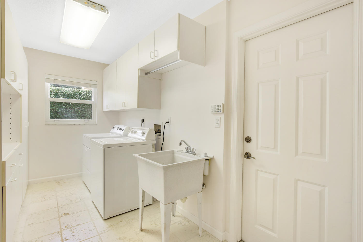 1900 Northwest 25th Street Boca Raton, FL 33431 - Photo 29 of 29 Laundry