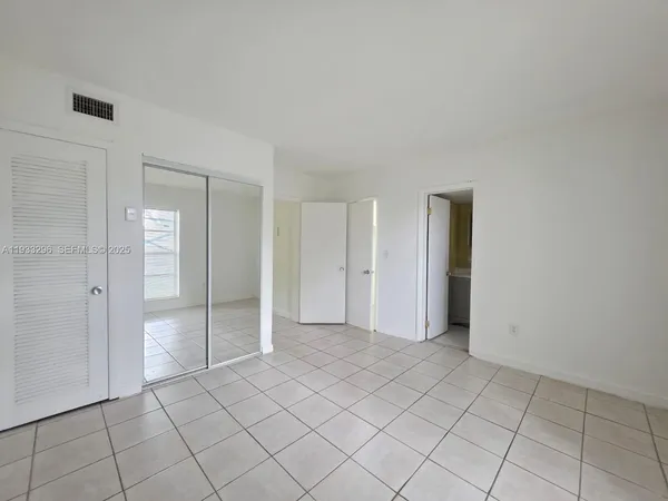 $1,600 | 1330 West 54th Street, Unit 108C, Hialeah, FL 33012