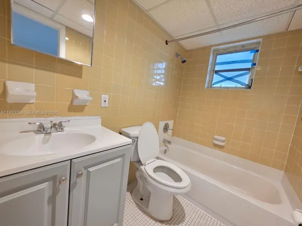 $1,600 | 1330 West 54th Street, Unit 108C, Hialeah, FL 33012
