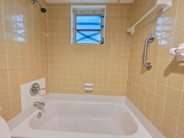 $1,600 | 1330 West 54th Street, Unit 108C, Hialeah, FL 33012