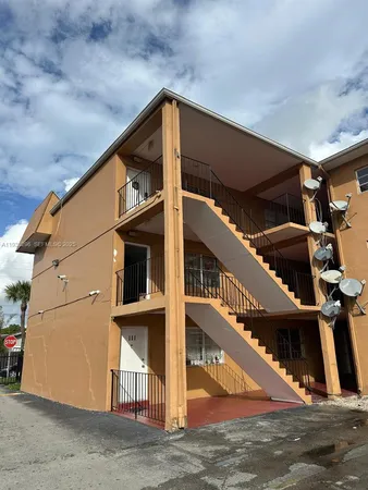 $1,600 | 1330 West 54th Street, Unit 108C, Hialeah, FL 33012