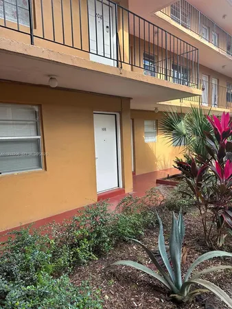 $1,600 | 1330 West 54th Street, Unit 108C, Hialeah, FL 33012