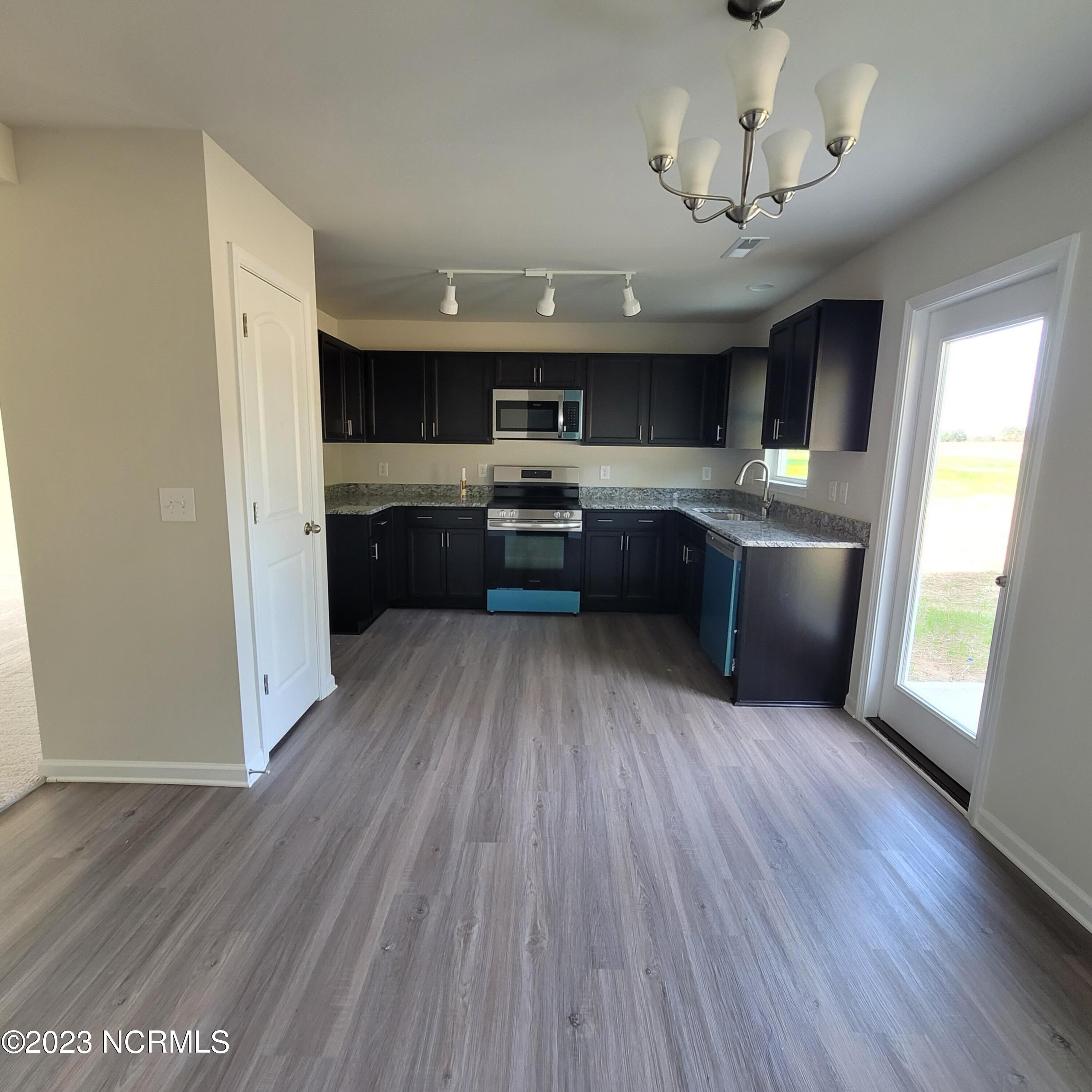 536 Lakerun Drive Bunnlevel, NC 28323 - Photo 10 of 19 Kitchen