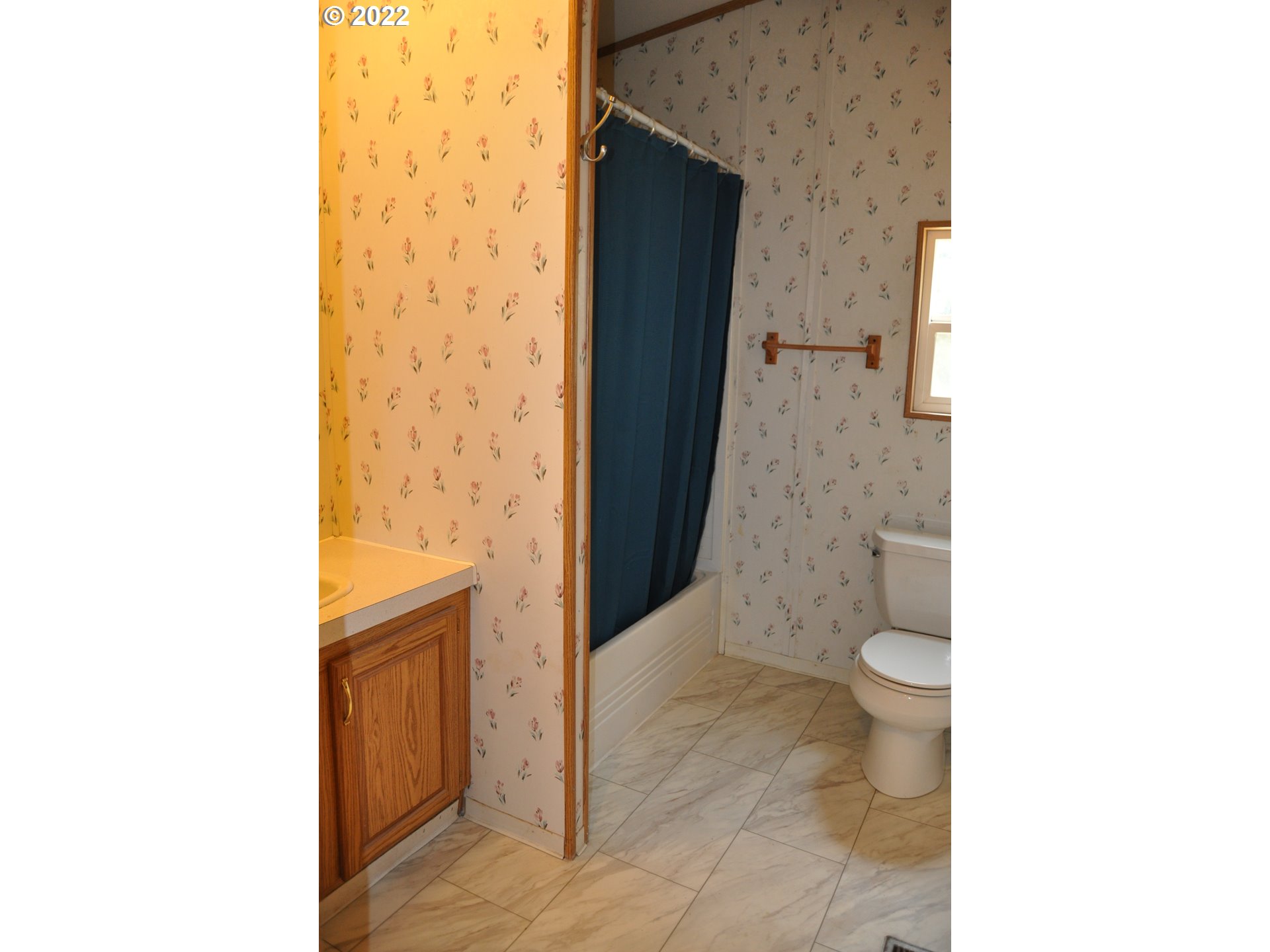 88300 Ellmaker Road Veneta, OR 97487 - Photo 12 of 13 Bathroom