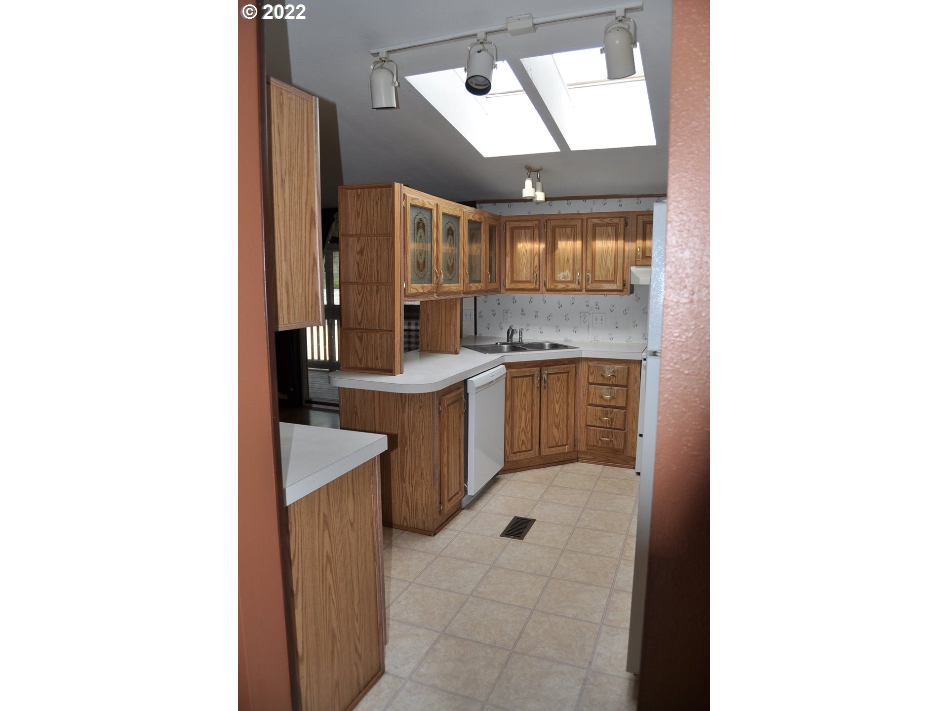 88300 Ellmaker Road Veneta, OR 97487 - Photo 6 of 13 Kitchen