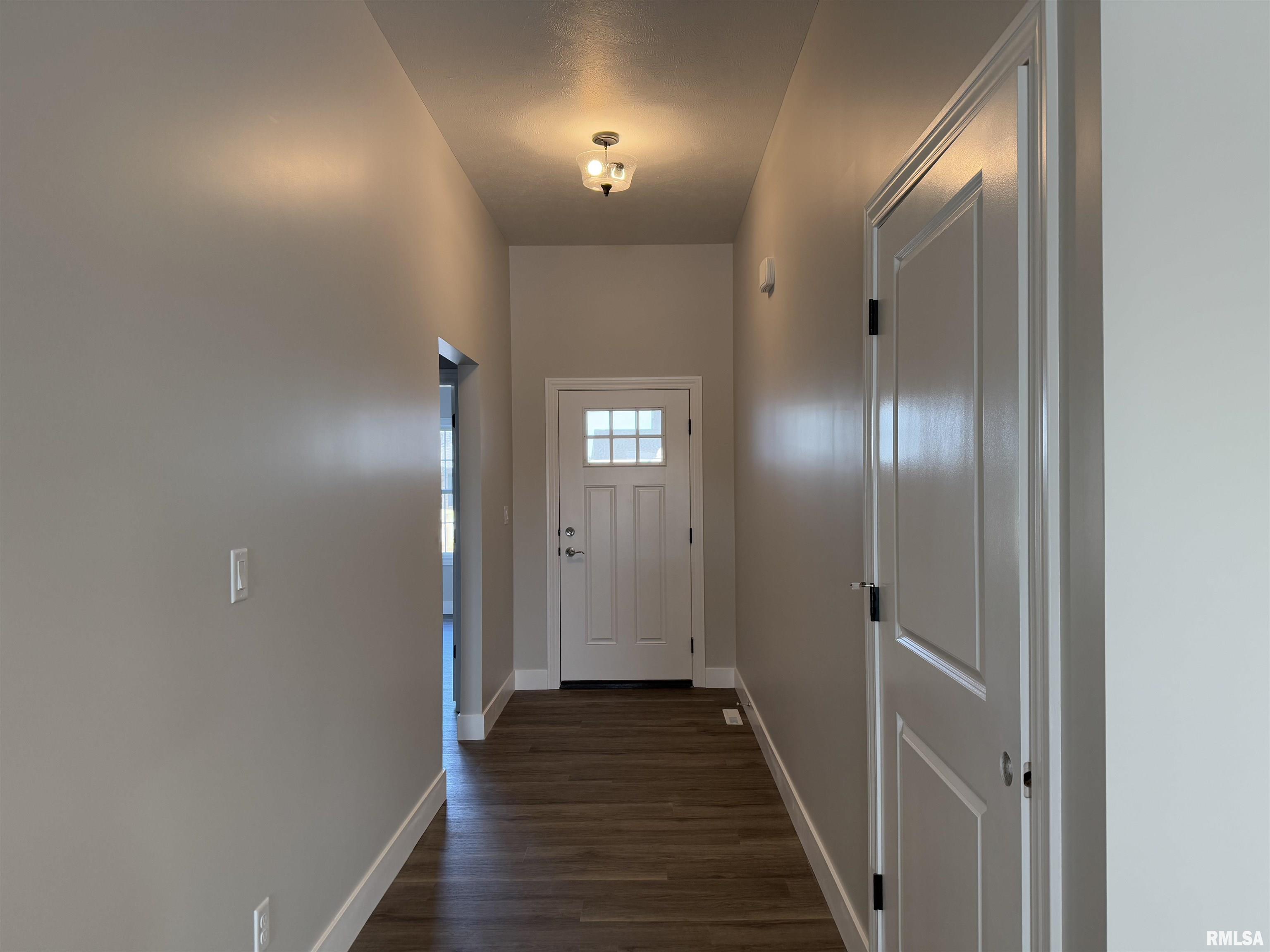 1603 Blenheim Drive Springfield, IL 62711 - Photo 2 of 21