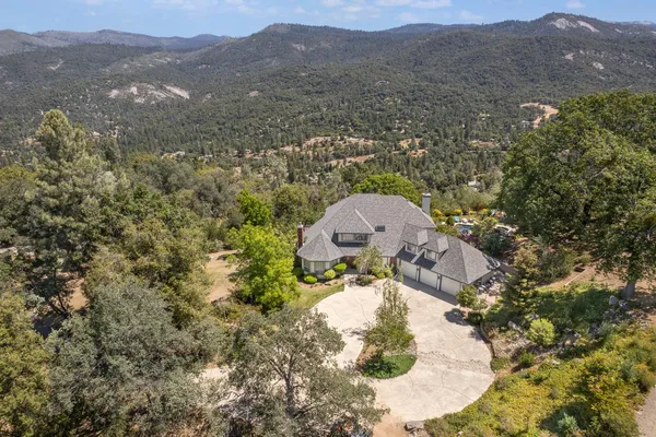 $989,700 | 41723 Yosemite Pines Drive, Oakhurst, CA 93644