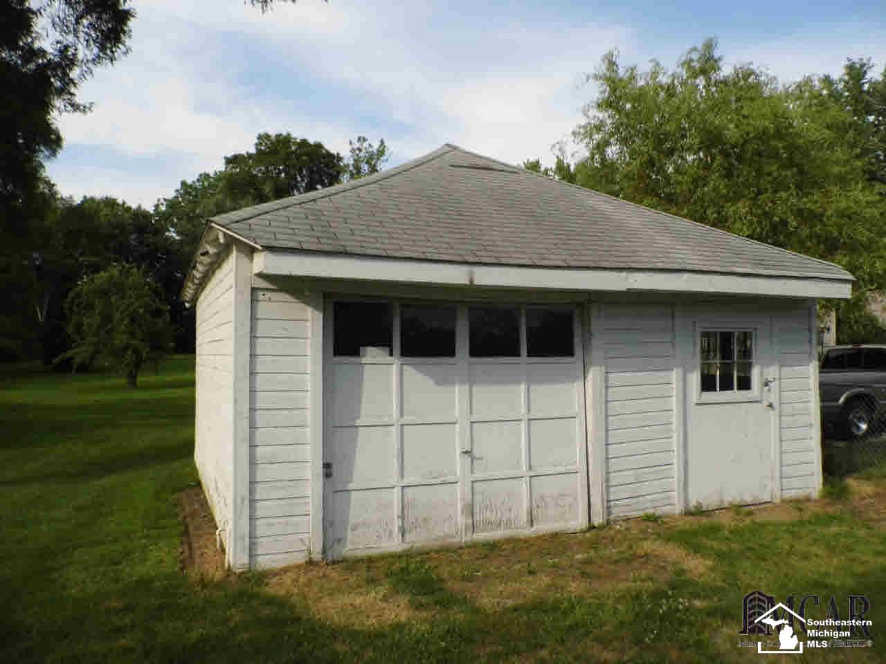 6756 Summerfield Road Temperance, MI 48182 - Photo 12 of 15 21315306-11.JPG