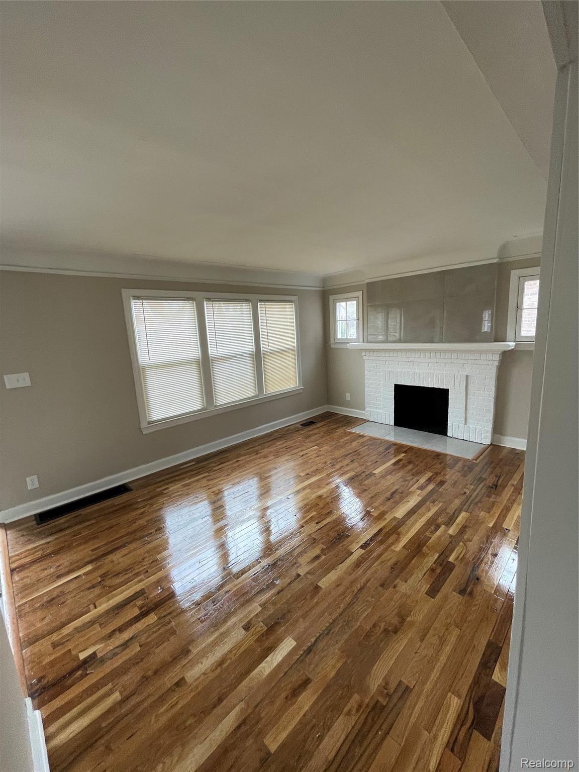 5776 Devonshire Road Detroit, MI 48224 - Photo 12 of 51 R4vOdhZERYSkmRpPkyMmqQ.jpg