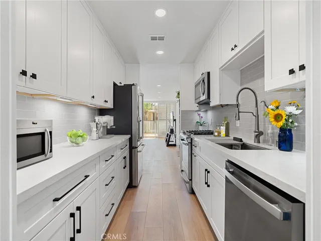 $888,000 | 1 3rd Place, Unit 2, Long Beach, CA 90802