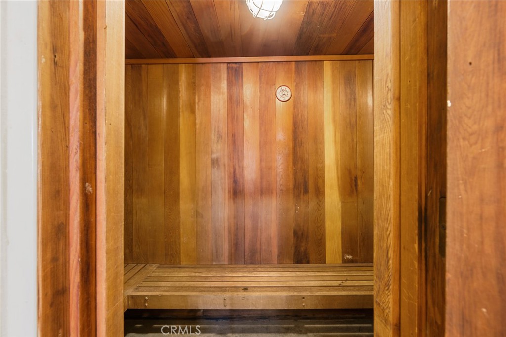 1 3rd Place, Unit 2 Long Beach, CA 90802 - Photo 24 of 40 a view of a door