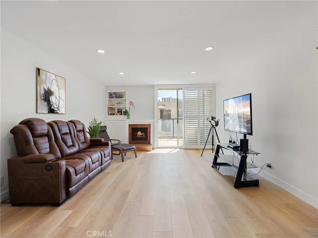 $888,000 | 1 3rd Place, Unit 2, Long Beach, CA 90802